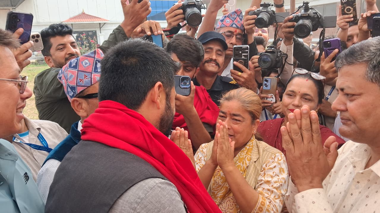 जनतासँग रवि लामिछाने